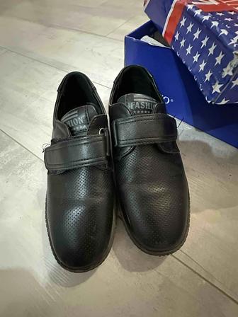 Продам детские туфли