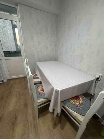 Продам деревянные стол и стулья