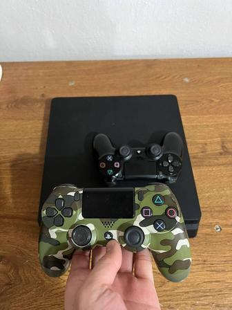 ПС 4 екі джойстикпен. PS4