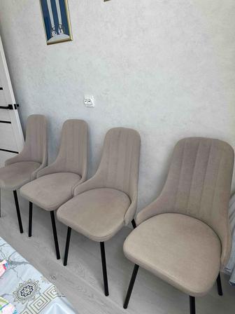 Кухонный стол и стулья