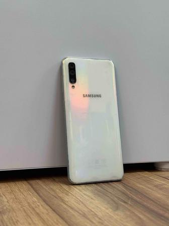 Смартфон Samsung Galaxy A50 на 128гб