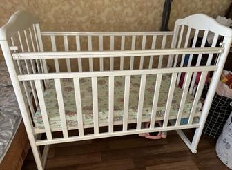 Детская кровать на колесах