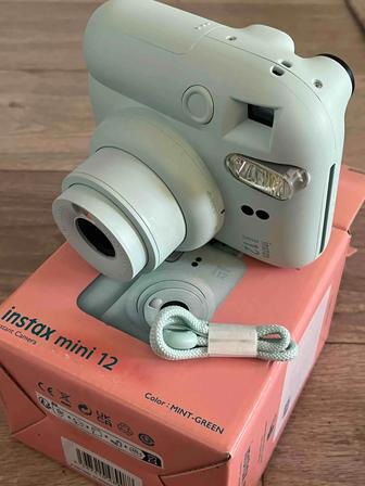 Продам фотоаппарат instax mini 12