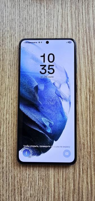 Samsung Galaxy S21 128 GB хорошее состояние, 4 чехла в комплекте
