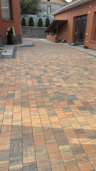 Укладка тротуарной плитки брусчатки