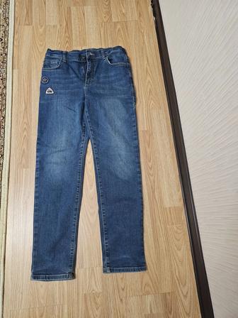 Джинсы подростковые на 12-13 лет рост до 156 см, на 13-14 лет рост 164 см.