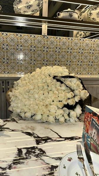 Продам 201 белые розы цветы