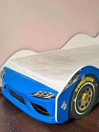 Детская кровать машинка