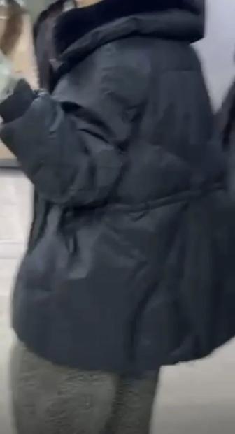 Продам зимний пуховик, с песцовым воротником