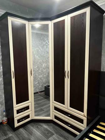 Продаю угловой шкаф