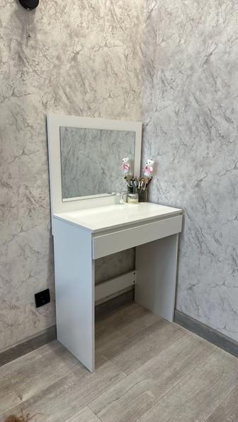 Туалетный столик Бьюти столик