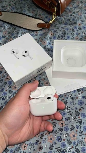 AirPods Apple 3rd generation оригинал(без левого наушника)