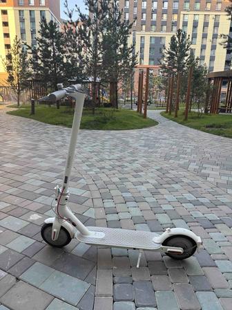Продам Электросамокат Xiaomi Electric Scooter 3 Lite (белый)