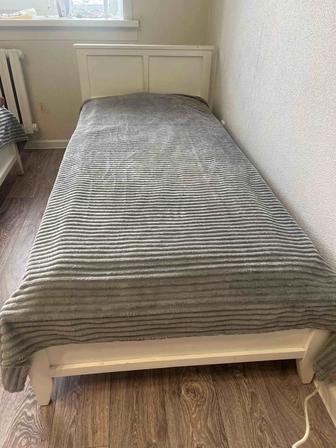 Продам 2 кровати для подростков и учебный стол с полками