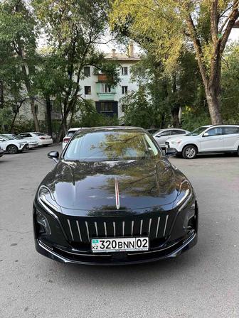 Аренда нового Hongqi , с салона. На долгосрочный период.
