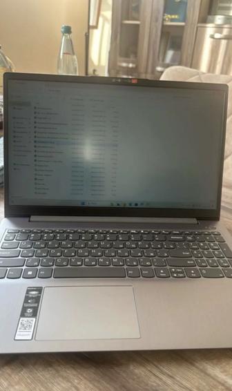 Ноутбук Lenovo IdeaPad 3 15.6 / 8 Гб / SSD 256 Гб / Win 11 / 15IAU7 /