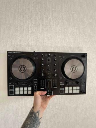 Dj контроллер Traktor