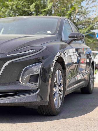 Аренда hongqi Eqm5