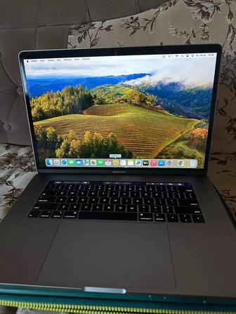 Apple MacBook Pro 15 2019 / i7 / 16GB RAM / 256GB SSD / US Keyboard