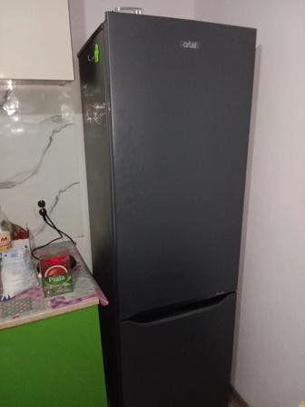 Продам почти новый холодильник в отличном состояние