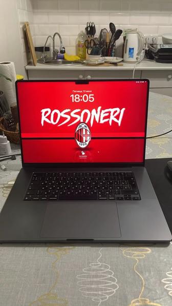 Продам MACBOOK M3 pro 2024