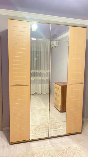 Продам шкаф с комодом