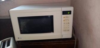 Продаю микроволновую печь
