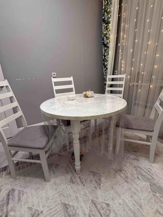 Стол со стульями