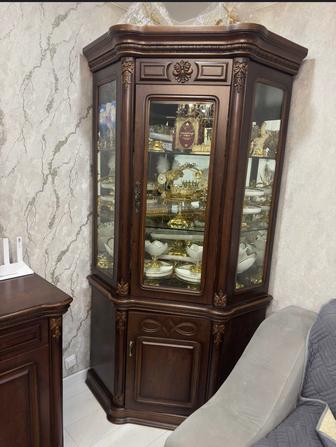 Продам угловой витринный шкафтумба (комод) под ТВ стол со стульями