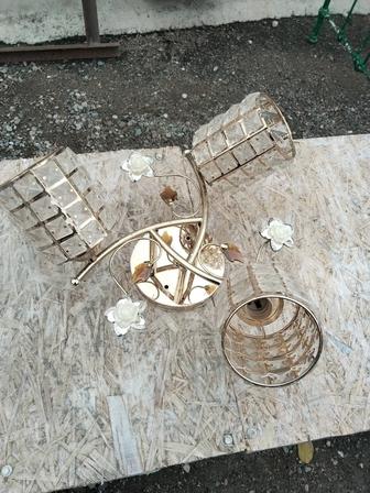 Люстры трехрожковые продам