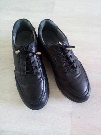 Продам кроссовки