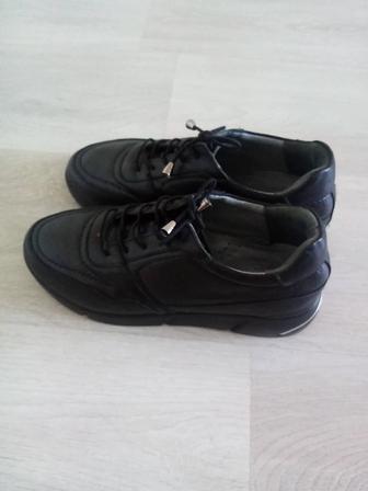 Продам кроссовки