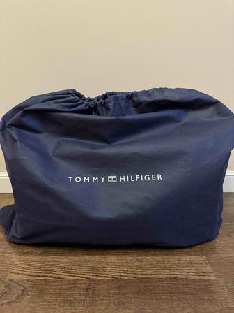 Дорожная сумка от Tommy Hilfiger