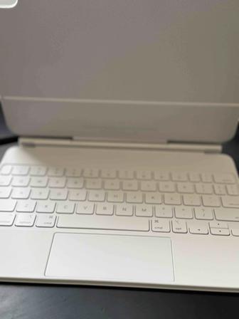 Продам клавиатуру для айпэда Magic Keyboard новая