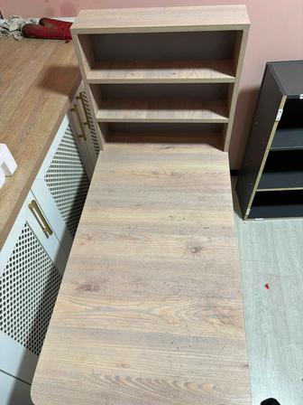 Маникюрный стол