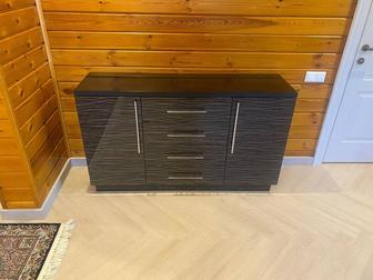 Продам комод в отличном состоянии.Крашенный шпон.