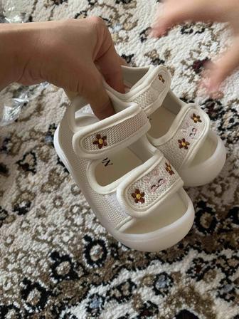 Новые детские сандали