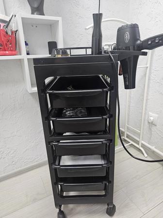 Помошник парикмахера