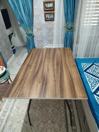 Кухонный стол большой