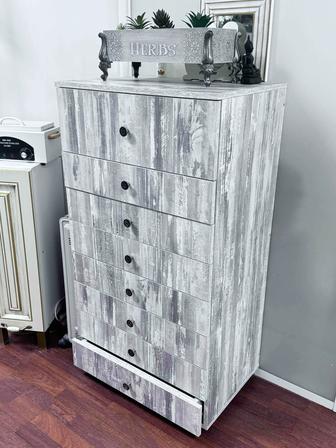 Продам тумбочку / комод