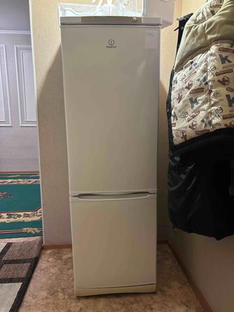 Продается б/у холодильник