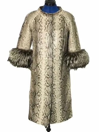 Пальто осень-весна из кожи питона , сумка кожа змеи, ремень кобра