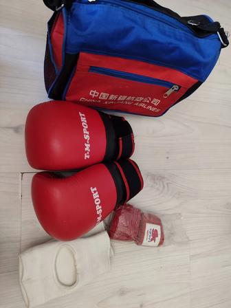 Боксерские перчатки