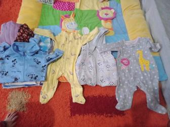 Комбинезоны, пеленки для младенца в хорошем состоянии отдам за шоколадку