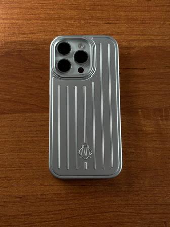 Чехол Rimowa на iPhone 16 pro