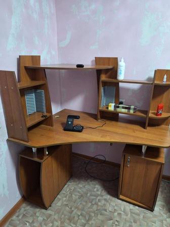 Продается компьютерный стол