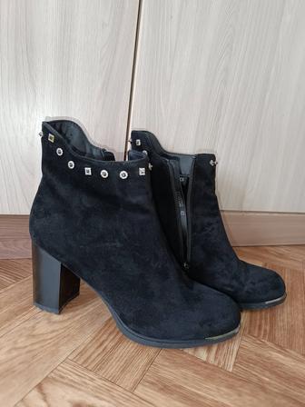 Продам ботильоны замшевые