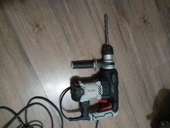 Продам перфоратор РЕСАНТА П-32-1400КВ.
Мощность 1400 Вт, бурит отлично