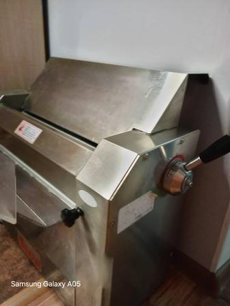 Тестораскаточная машина профессиональная