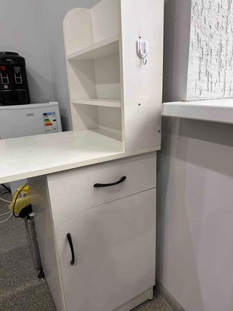 Маникюрный стол